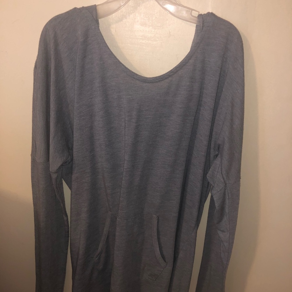 gray athletic hoodie shirt